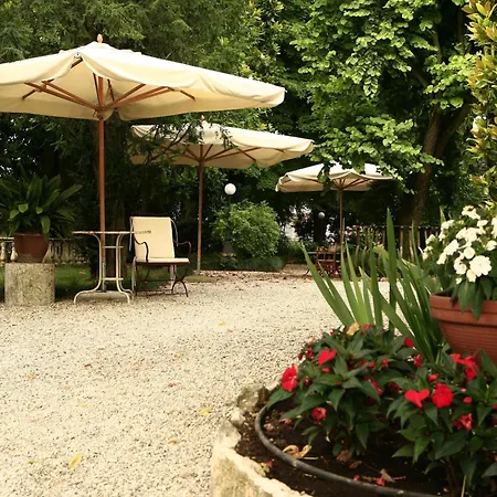 Antica Dimora Conti Custoza Alojamento de Acomodação e Pequeno-almoço Roverbella